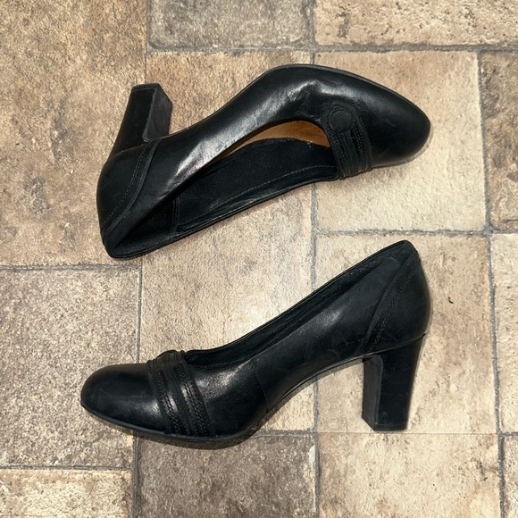 Clarks Size 6.5 - Picture 1 of 8